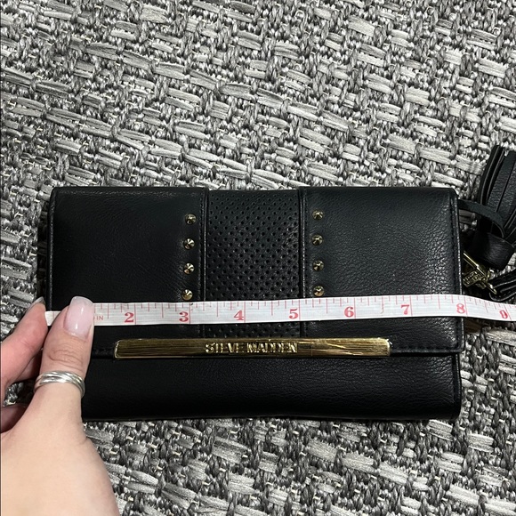 Steve Madden | Black Wristlet with Gold Hardware - Picture 10 of 12